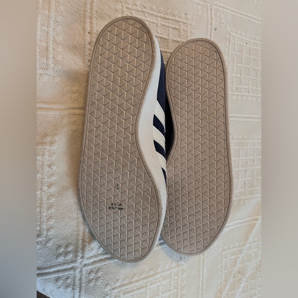 Adidas Blue Suede Sneakers Men’s size 7.5 women’s 8.5 - Picture 4 of 4